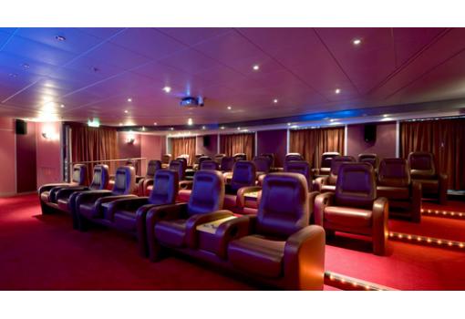 El cine donde ver peliculas de época y los últimos estrenos